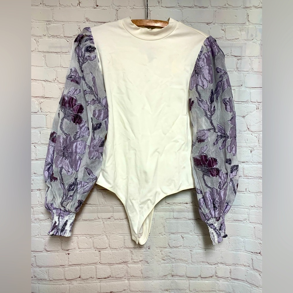 NEW Flat White Brand Bodysuit with Purple Floral Sleeves Size M​